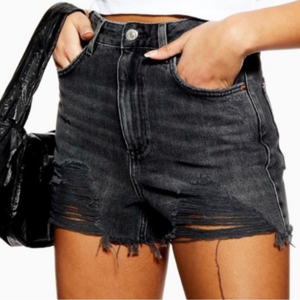 TOPSHOP WASHED RIPPED MOM SHORTS